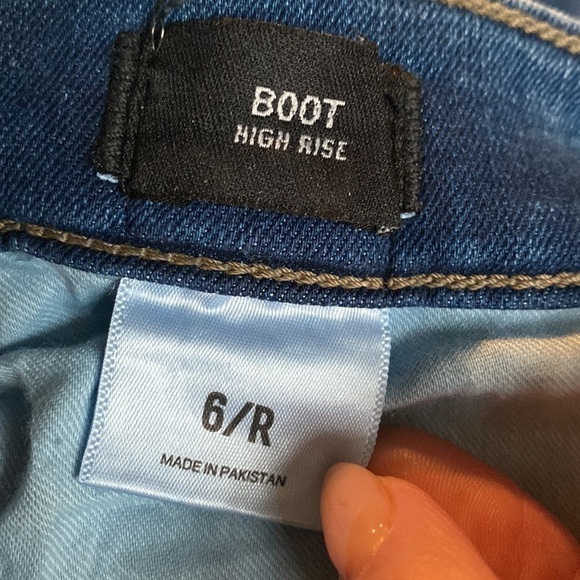 Express NWOT High Waisted Bootcut Ripped Knee Jeans - Picture 4 of 5